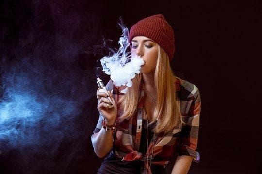 Why trực tiếp bóng đá streams are surging worldwide and how electronic cigarettes legal rulings reshape stadium policies