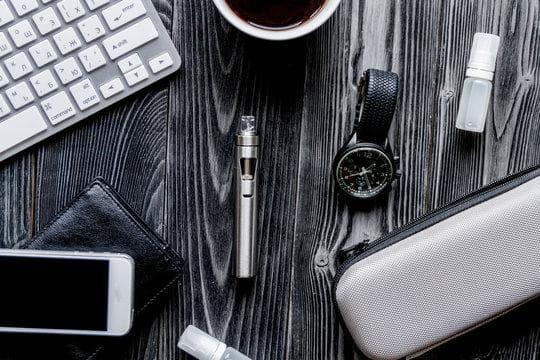 Einweg Vapes travel advice and why are e cigarettes not allowed on planes explained for savvy travelers