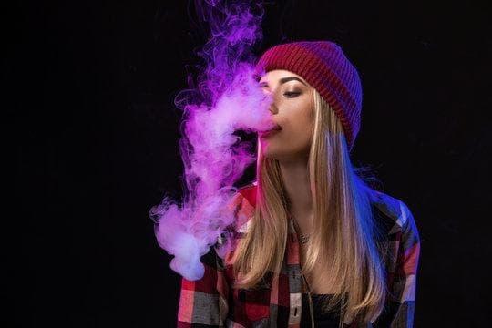Gazdaságos E-Cigi and magic mist e cigarettes compared for budget vapers who want flavor and value